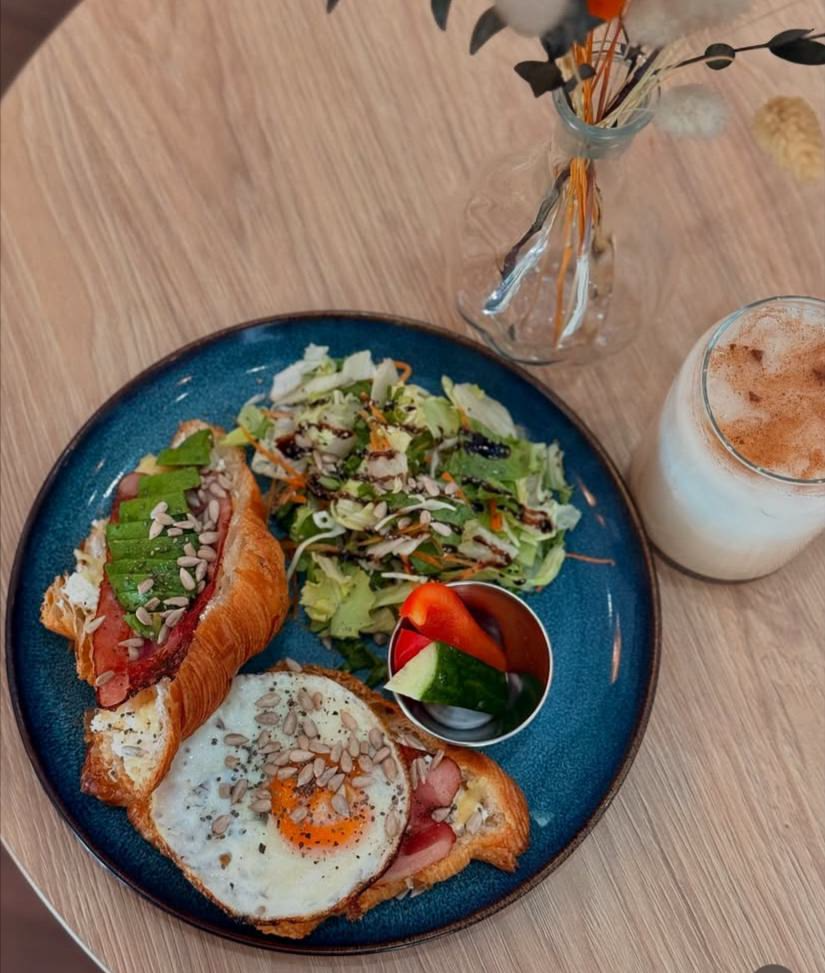 Brunch plate with coffee on table
